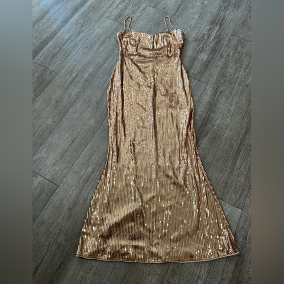 🌸BOUTIQUE golden sequin styling dress ✨ - Picture 8 of 11